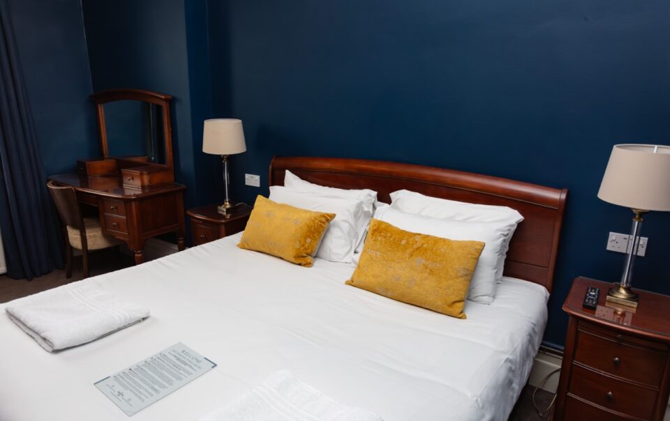 Comfy room with a superior bed at the white hart inn winchcombe