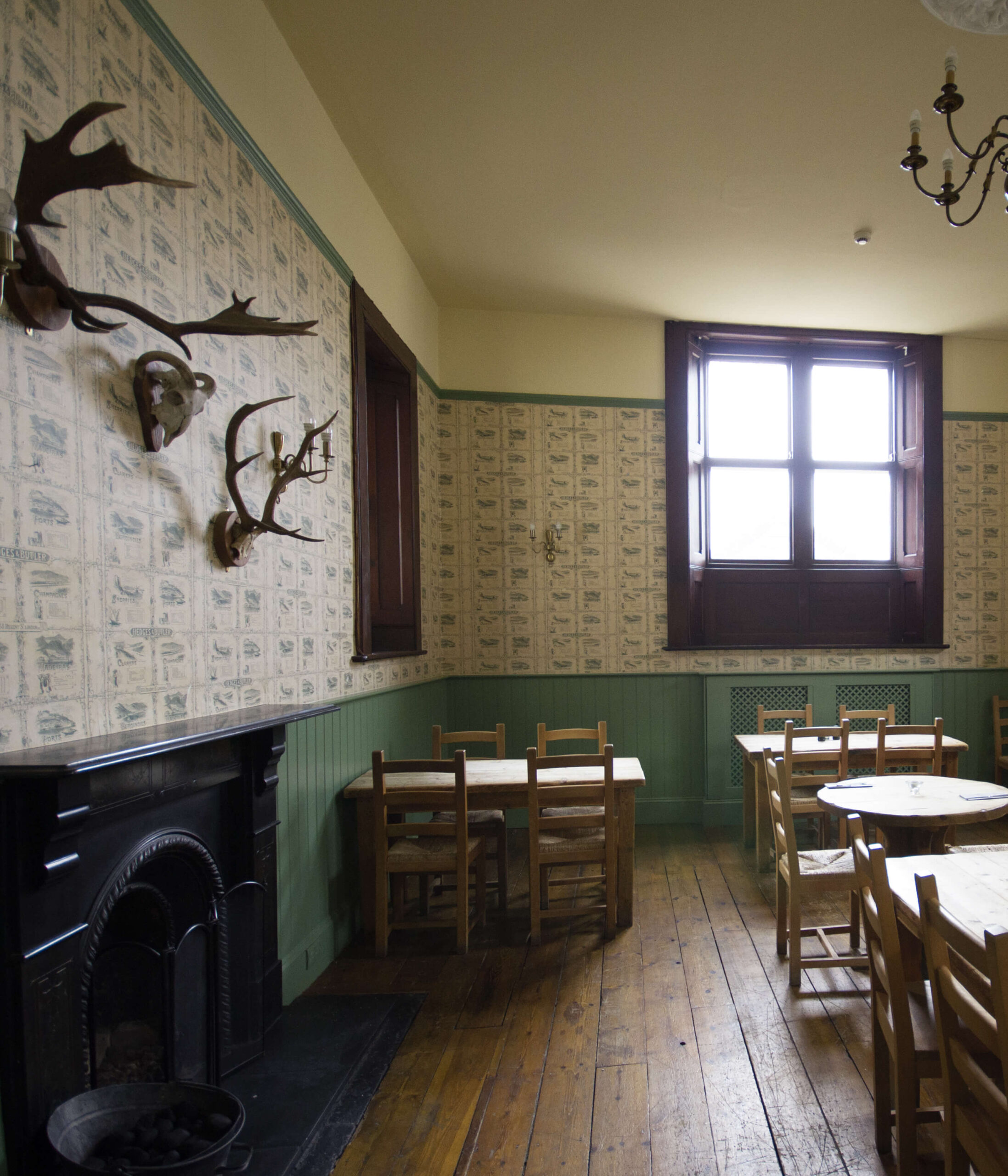 The White Hart Winchcombe Eatery