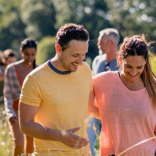 Couples enjoying a summer walk along the winchcombe way while staying at the white hart inn.
