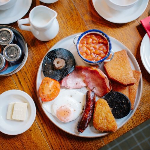 Cotswold cooked fried breakfast at the white hart winchcombe
